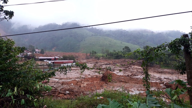 Khu vực th&ocirc;n Cợp, x&atilde; Hướng Ph&ugrave;ng, huyện Hướng H&oacute;a sau trận sạt lở đất kinh ho&agrave;ng - Ảnh: M.T